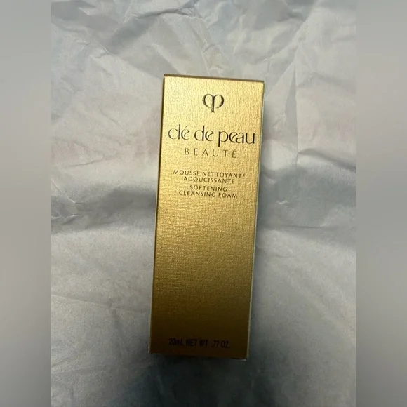 Clé de Peau Beauté bag and set. - Picture 5 of 8